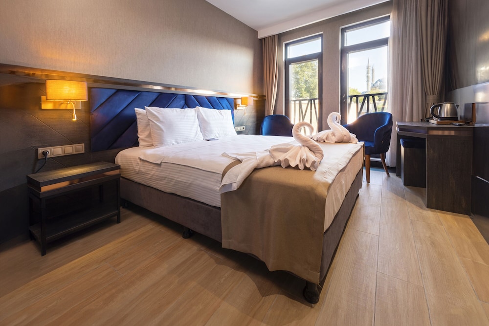 Westdoor Hotel 12/50