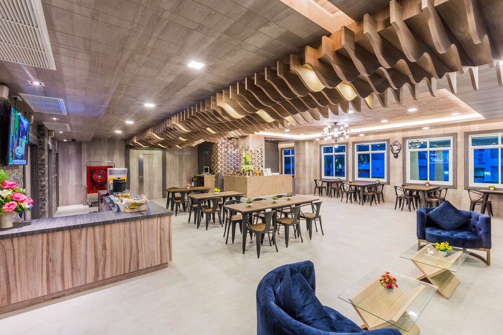 Evergreen Suite Hotel 52/54