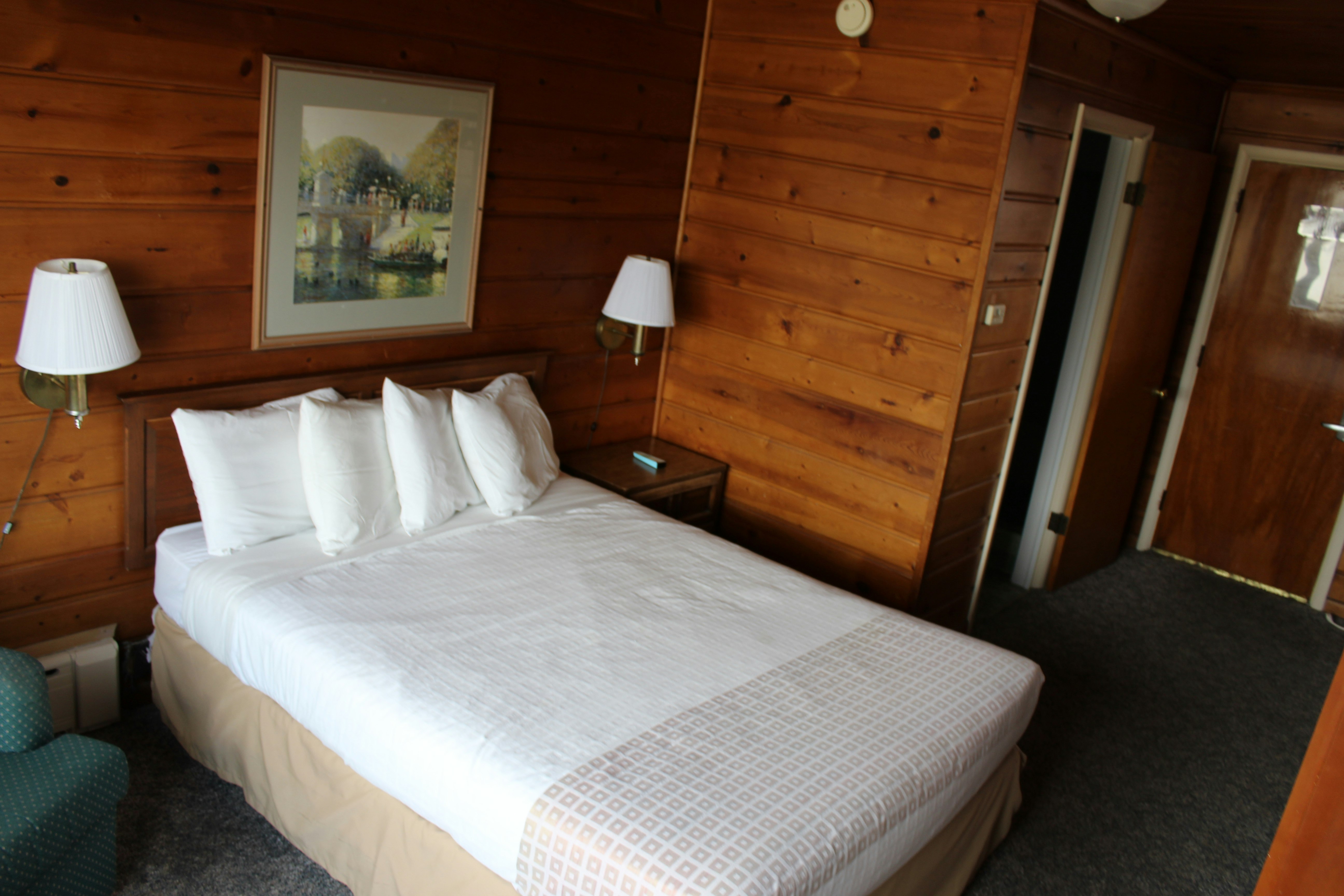 Room, Queen Bed, Water Front