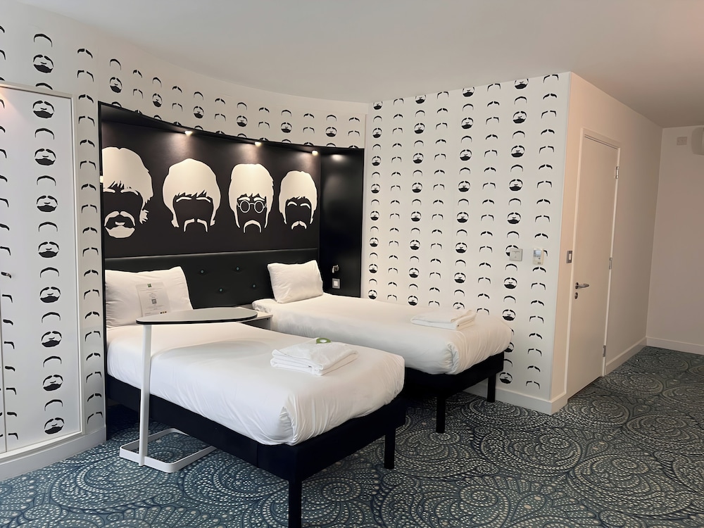 STANDARD, TWIN BEDS, ACCESSIBLE