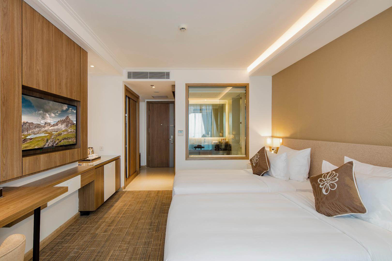 Senior, Twin Beds, Sea View