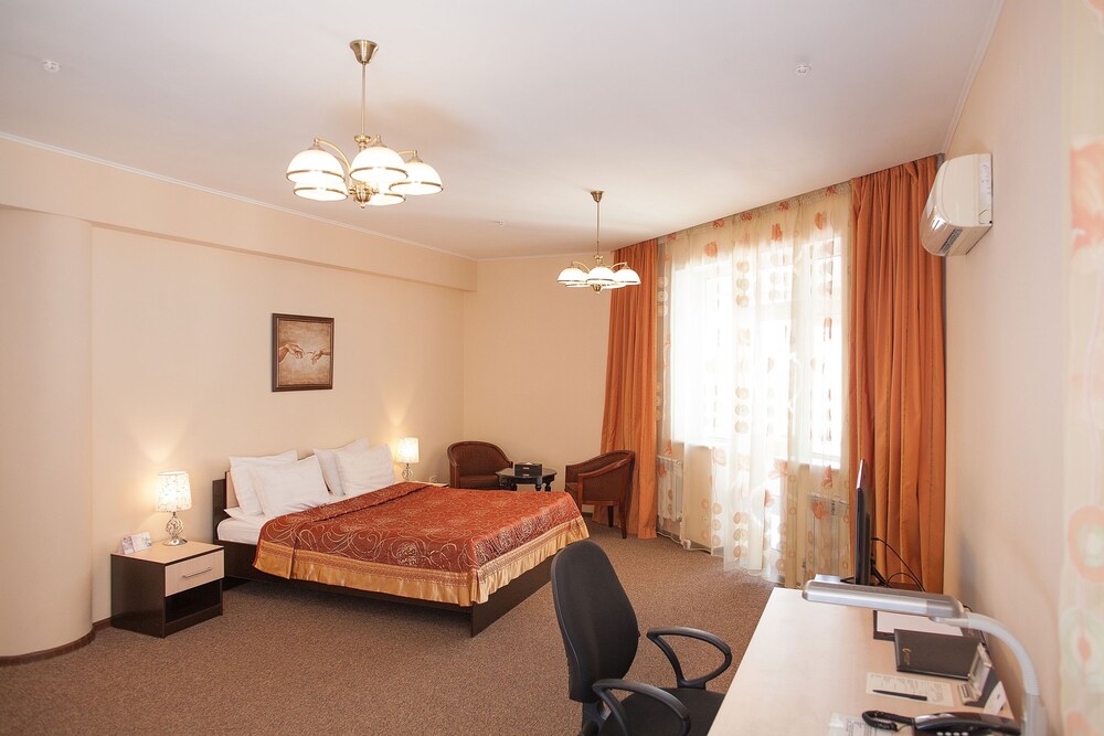 Golden Dragon Hotel 34/75