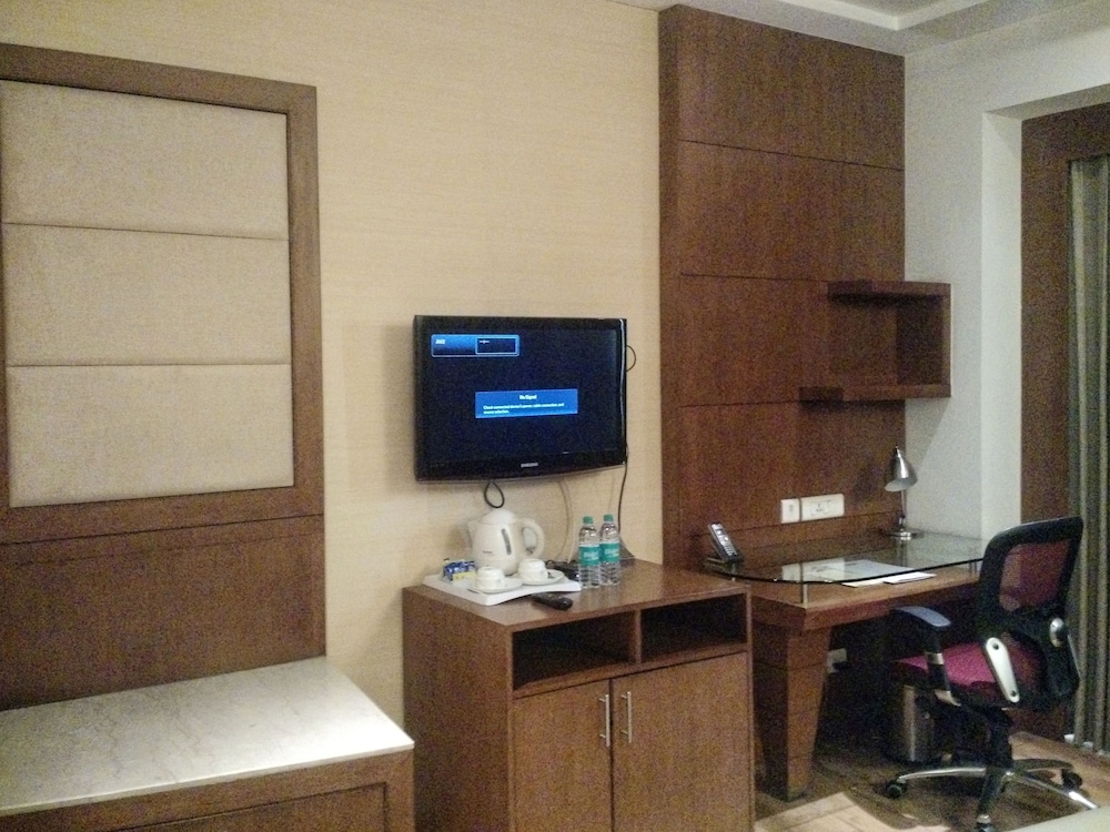 Savoy Suites Greater Noida 53/61