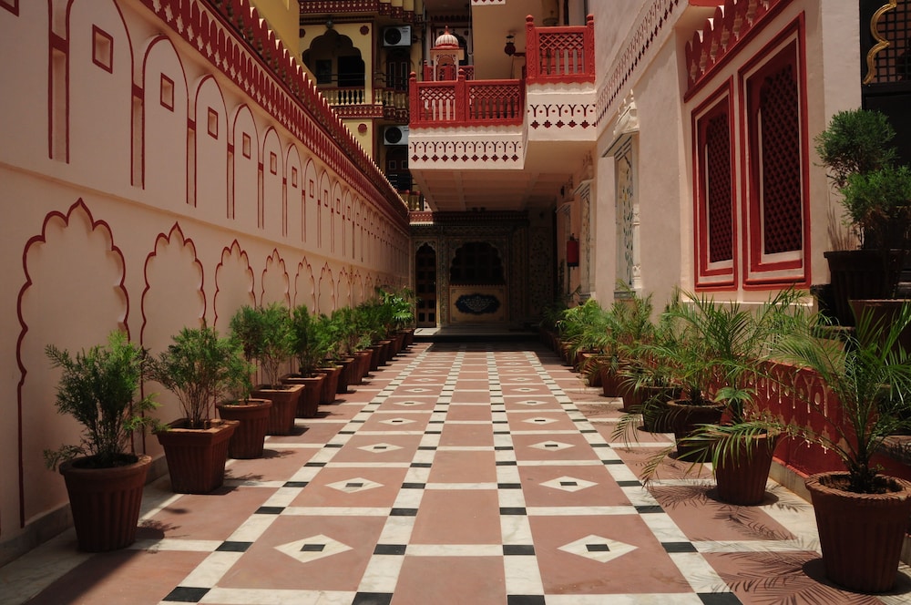 Hotel Sajjan Niwas 28/32