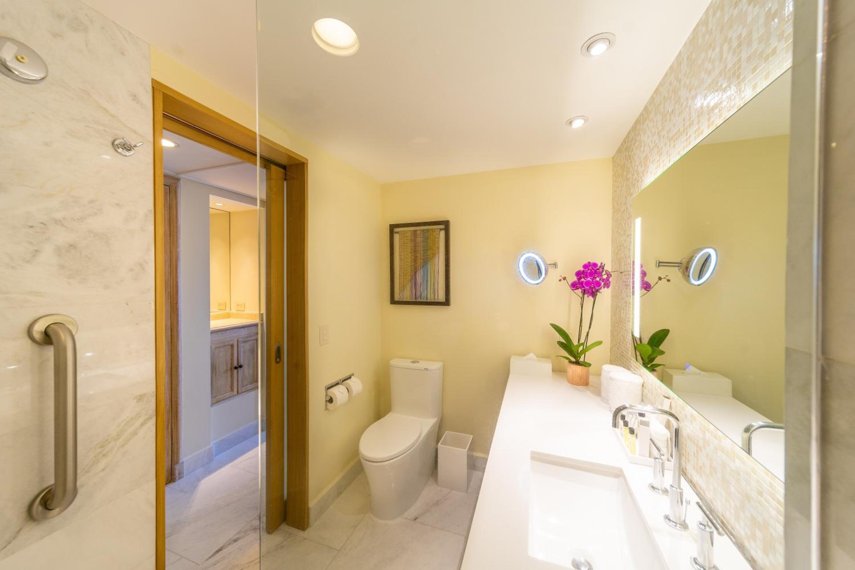 Junior Suite, King Bed, Pool View, Lounge Access