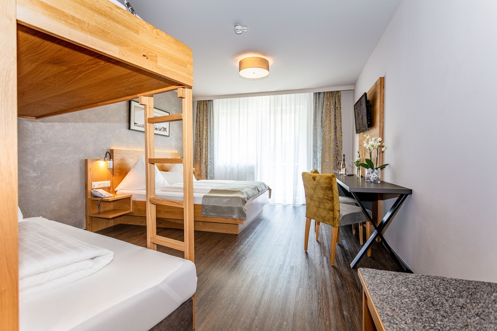 HOTEL ALMRAUSCH 39/69