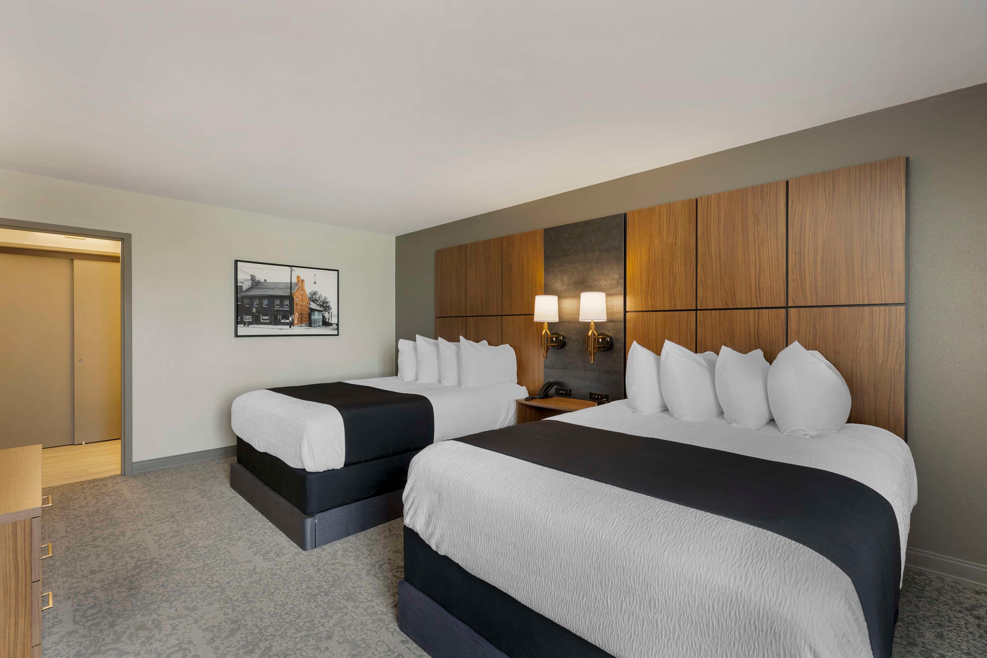 Suite, 2 Queen Beds, 2 Bathrooms, High Floor