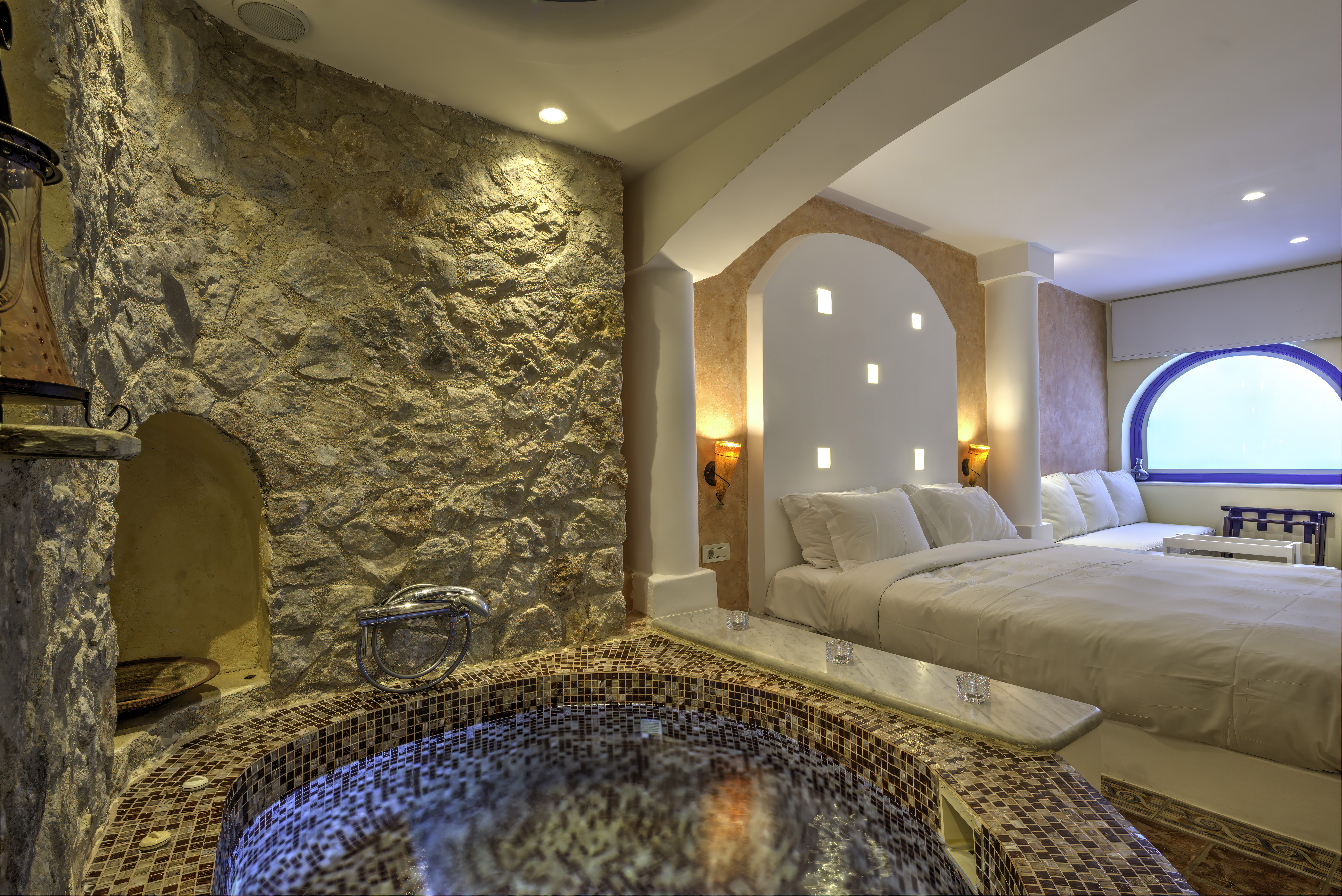 Senior, Suite, Indoor Jetted Tub, Balcony