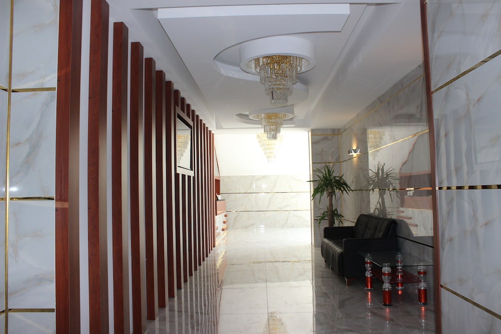 Quars Suite 2/50