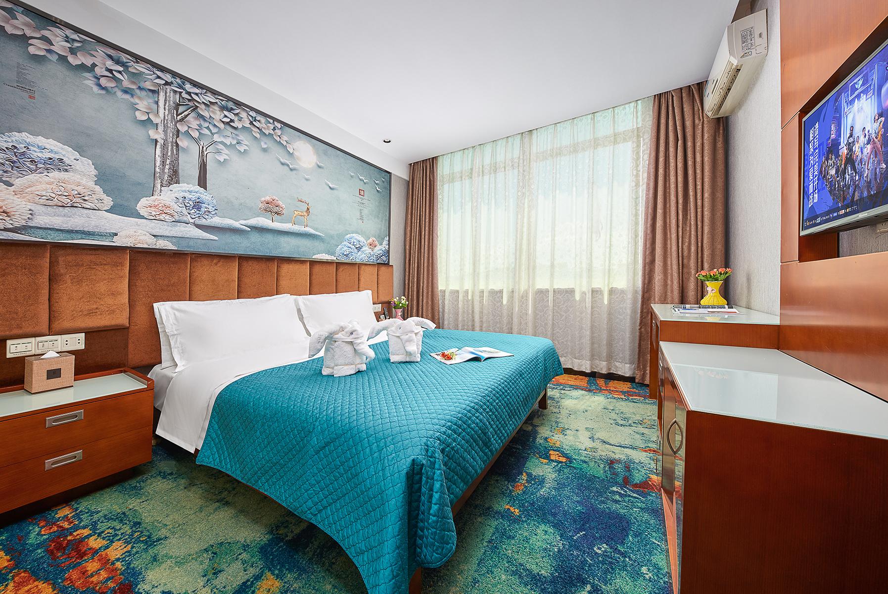 Deluxe, Queen Bed