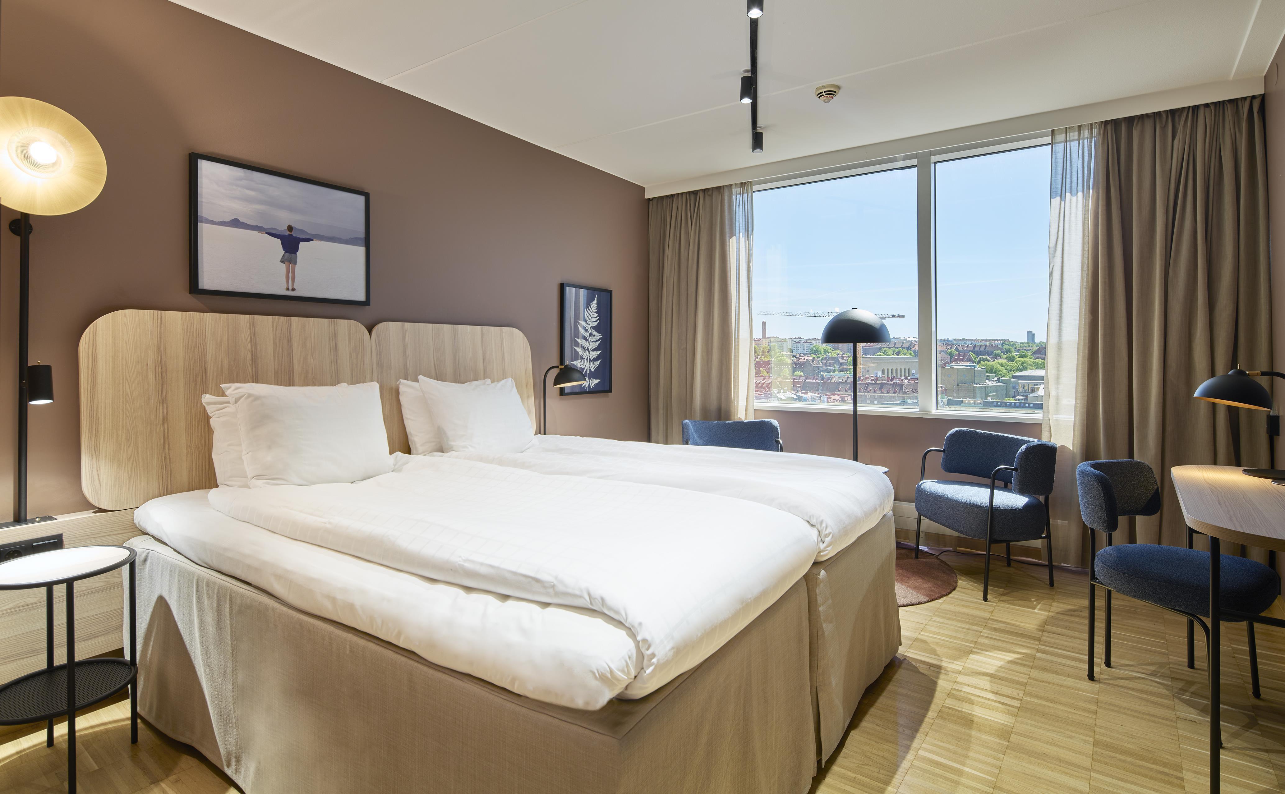 غرفة قياسية مفردة بسرير كينج