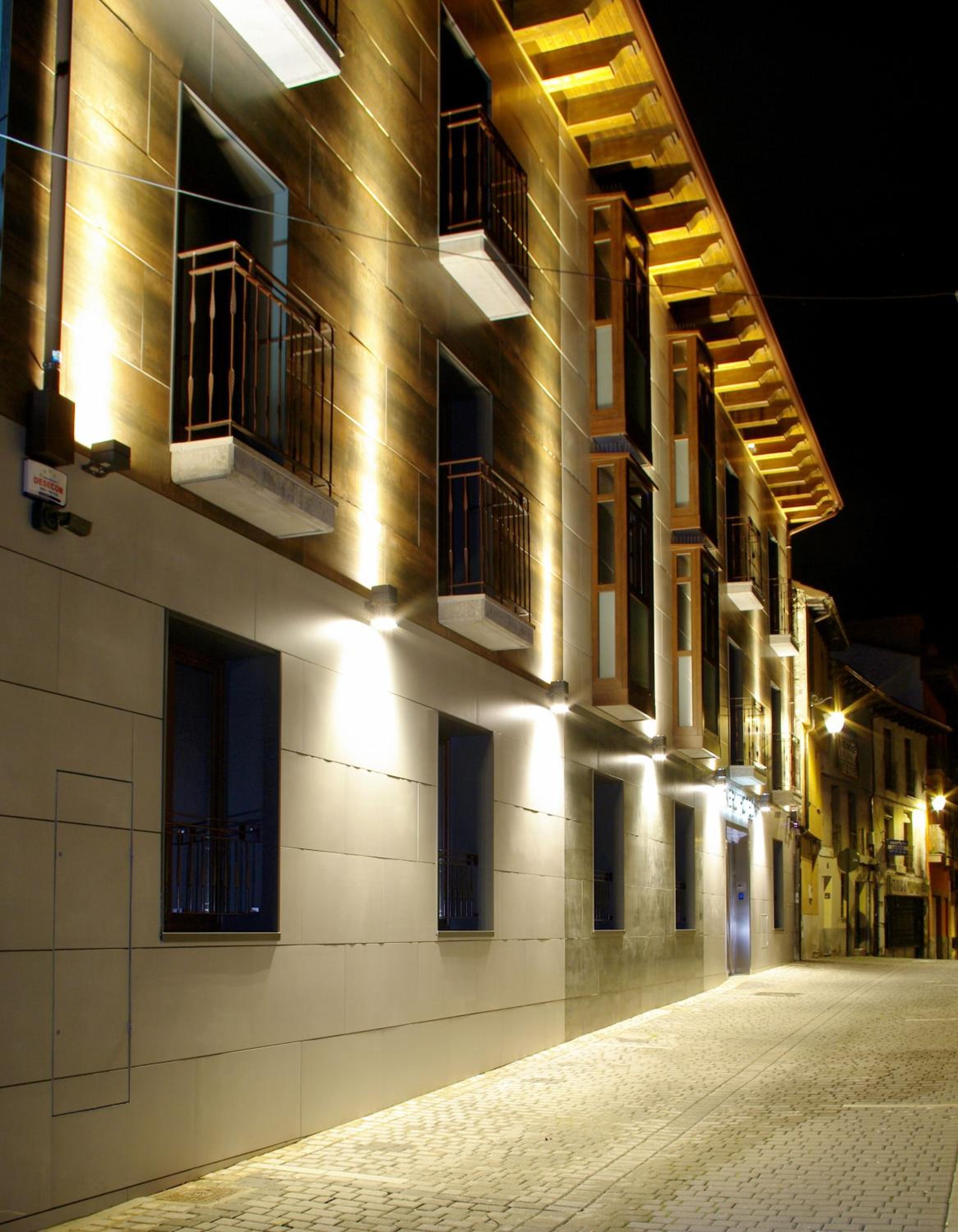 Hotel Neru con Encanto 7/28
