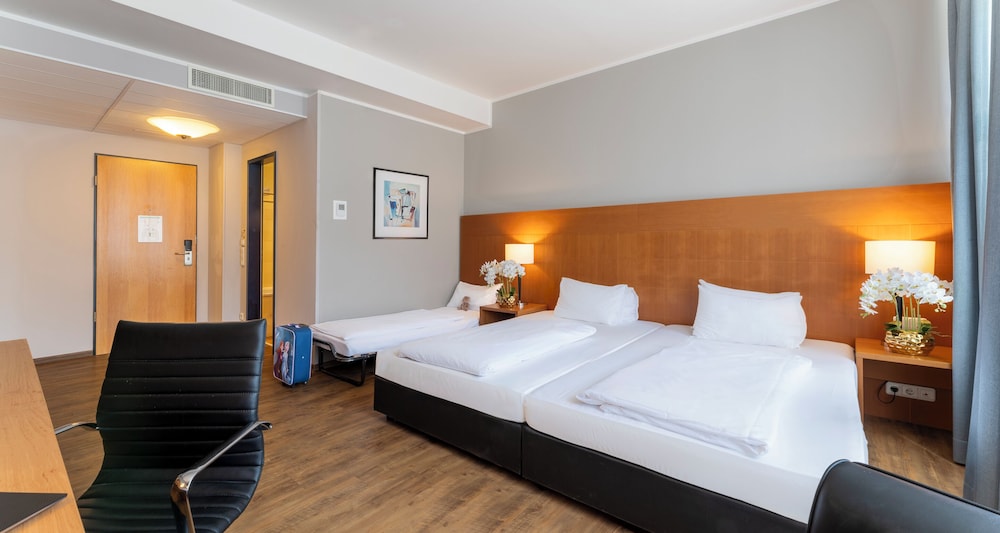 ROOM, TRIPLE