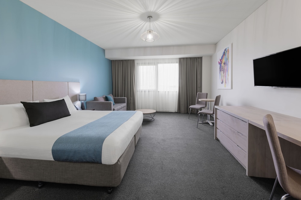 Mantra Melbourne Melton 8/37