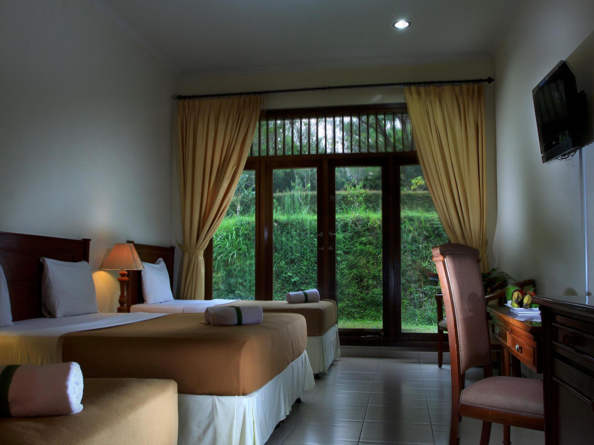 D Emmerick Hotel Salatiga 10/26