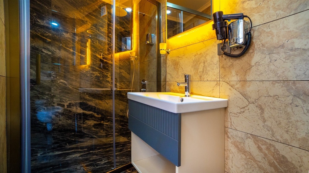 Blue Marina Hotel & SPA 63/64