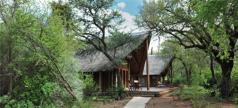 Black Rhino Game Lodge 1/69