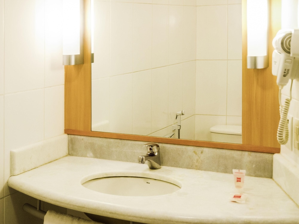 Ibis Petrolina 48/50