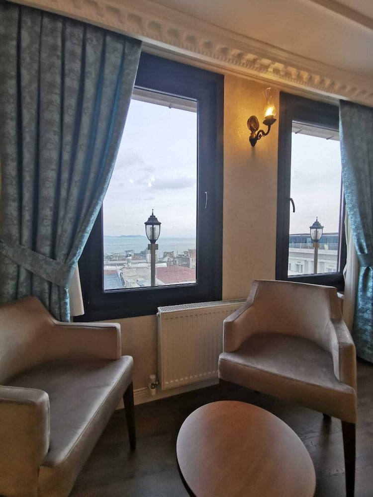 Agora Boutique Hotel & Bistro 20/50