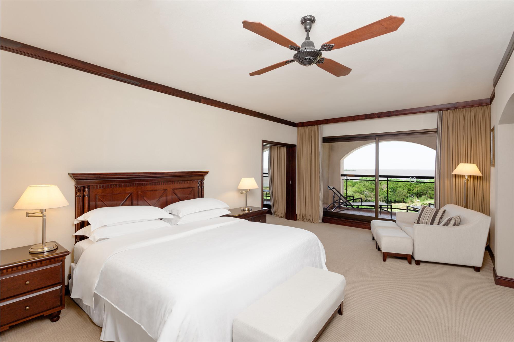 Room, Double Bed, Golf Course View، Sheraton Colonia Golf and Spa Resort 2/3