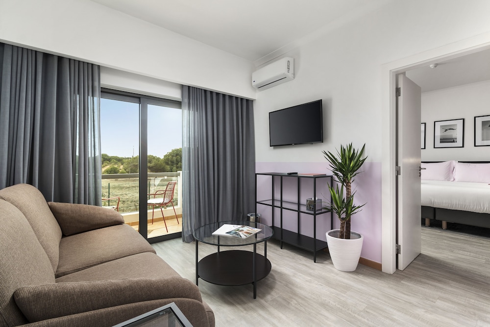 The Magnolia Hotel 39/59