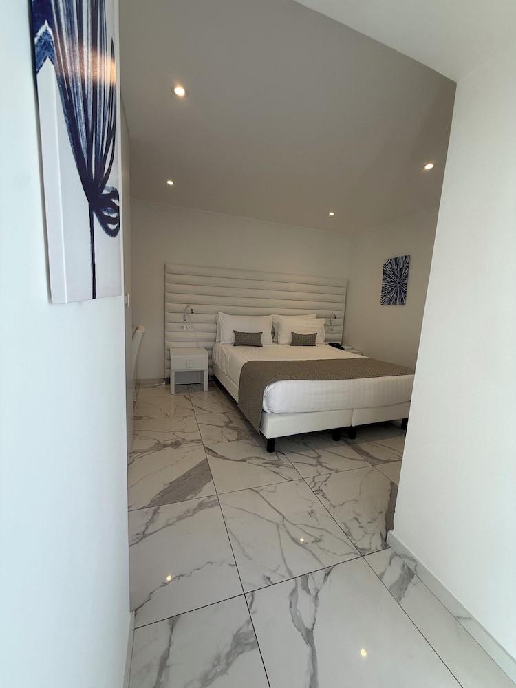 Hotel La Calanque 2/37