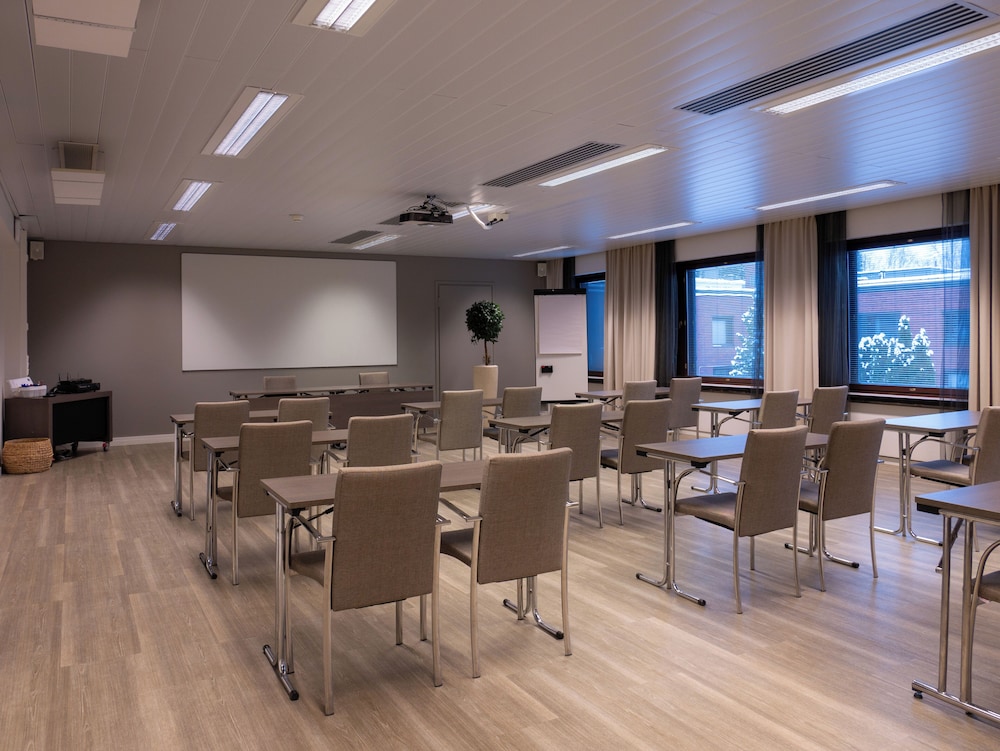 Hotel Haaga Central Park 36/48