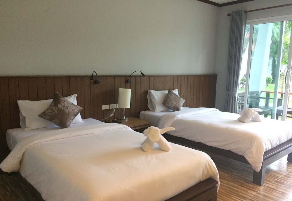 Khaolak Mountain View 10/50