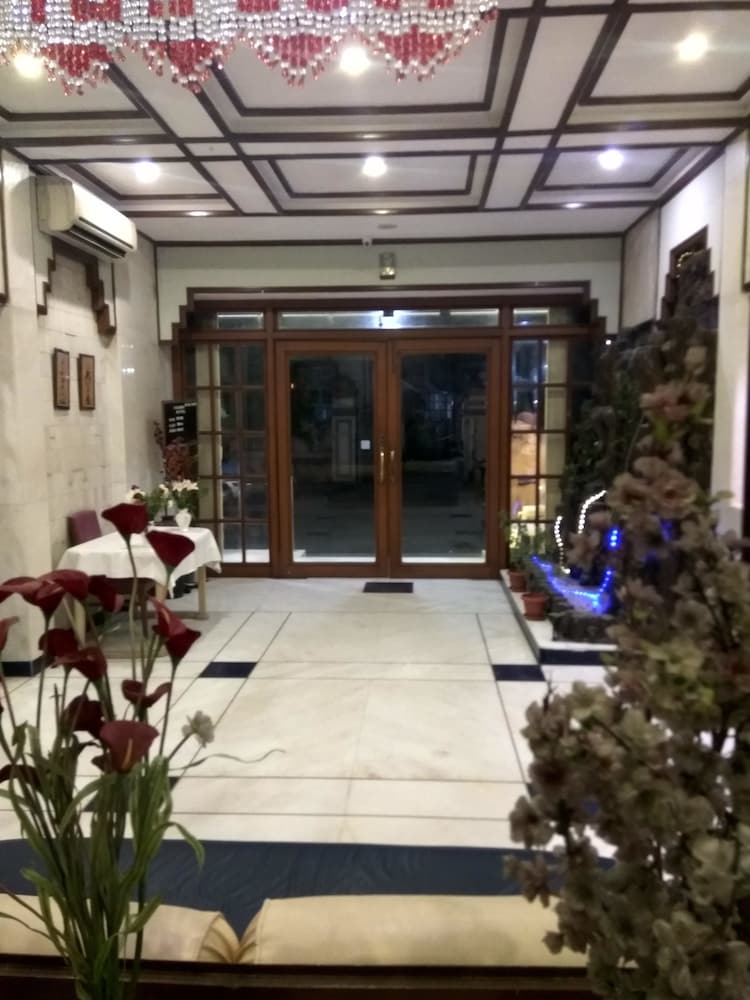 Garden Hotel 9/50