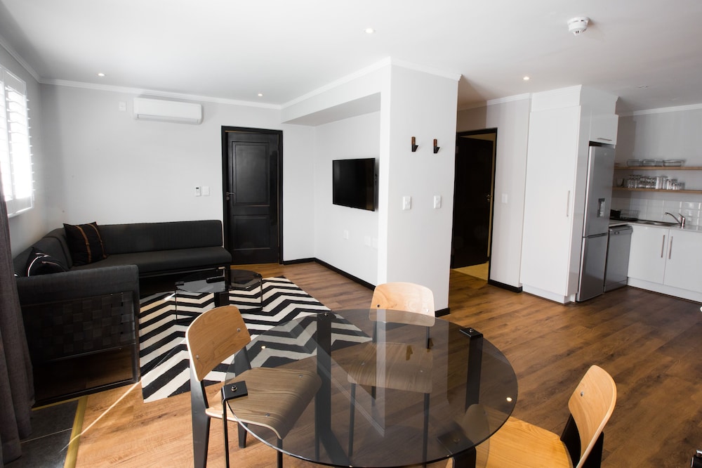 Max Executive Apartments 58/72
