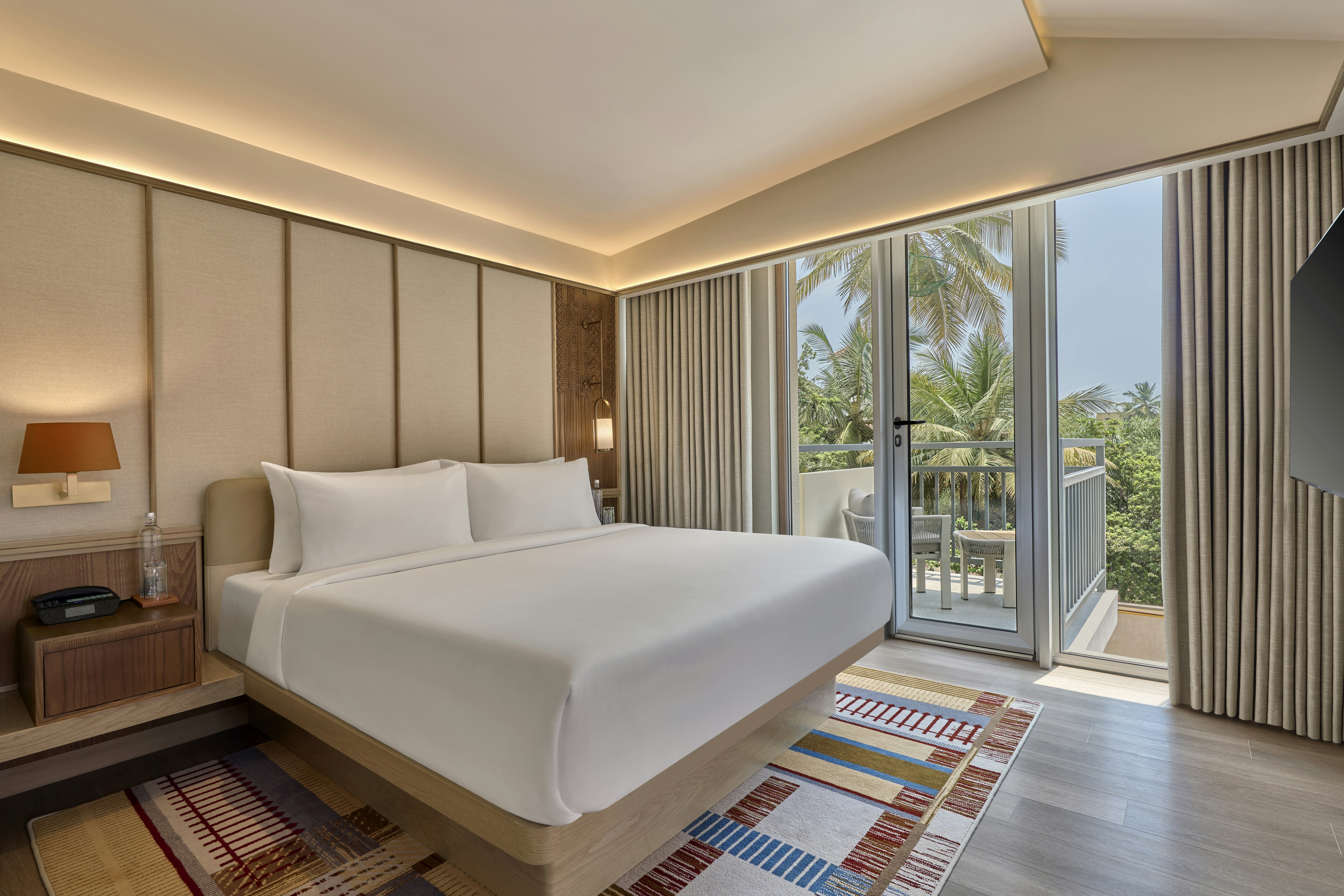 PREMIUM, SUITE, KING BED, BALCONY