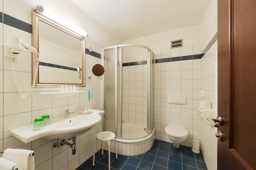 Cella Central Historic Boutique Hotel 68/69