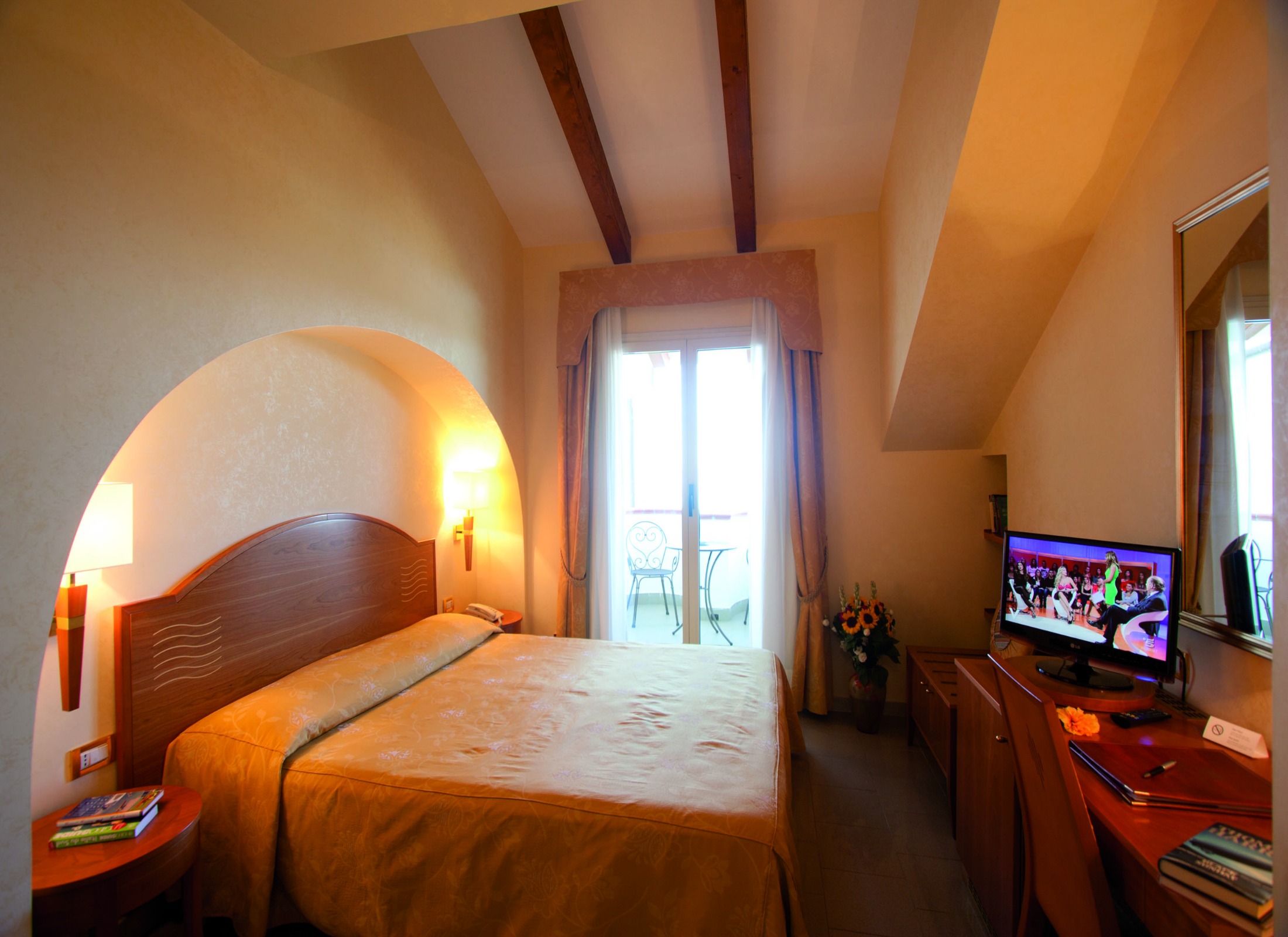 ROOM, SINGLE, DOUBLE BED