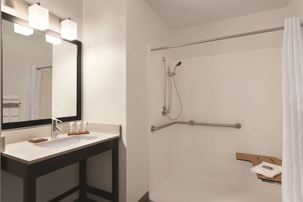 Country Inn & Suites by Radisson, St. Charles Historic District 30/31