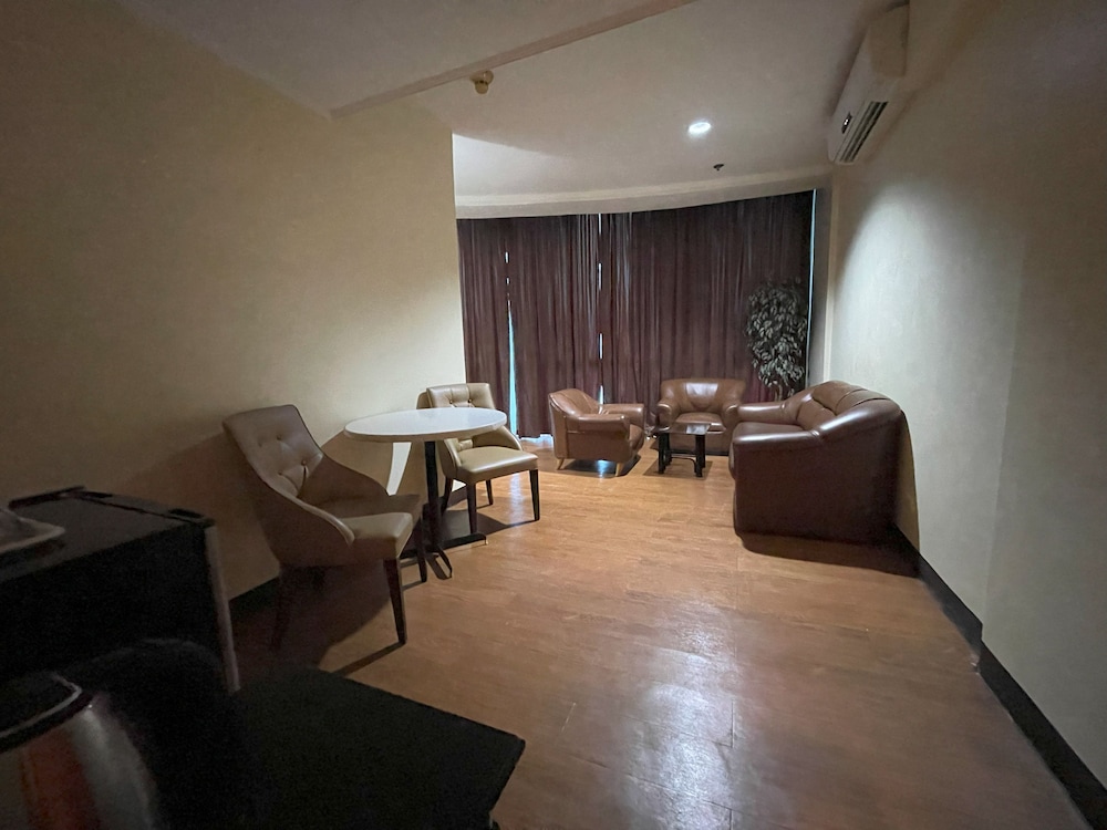 Golden Peak Hotel and Suites powered by Cocotel 44/63