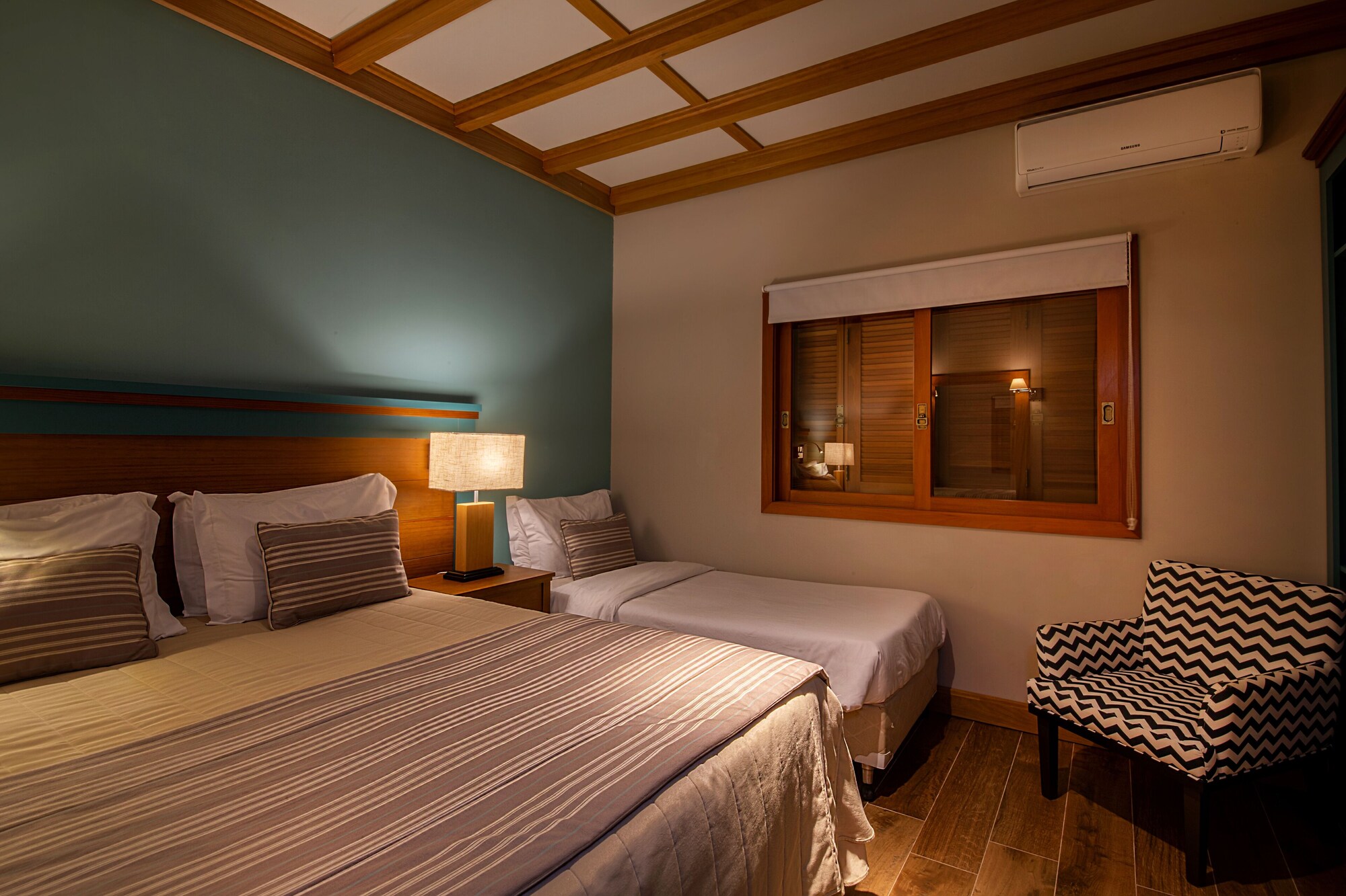 SUPERIOR, SUITE, KING BED
