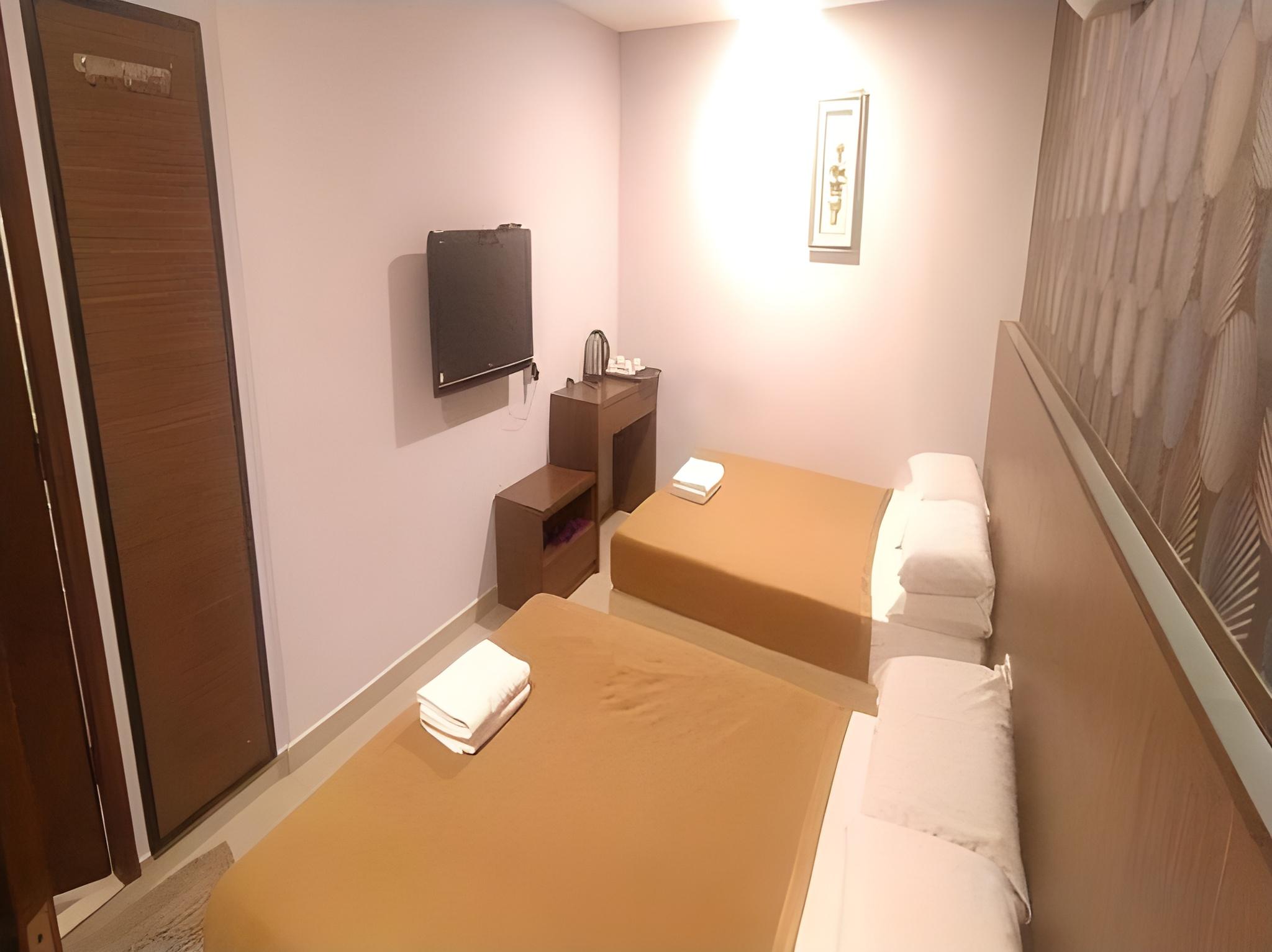 DELUXE, TWIN BEDS