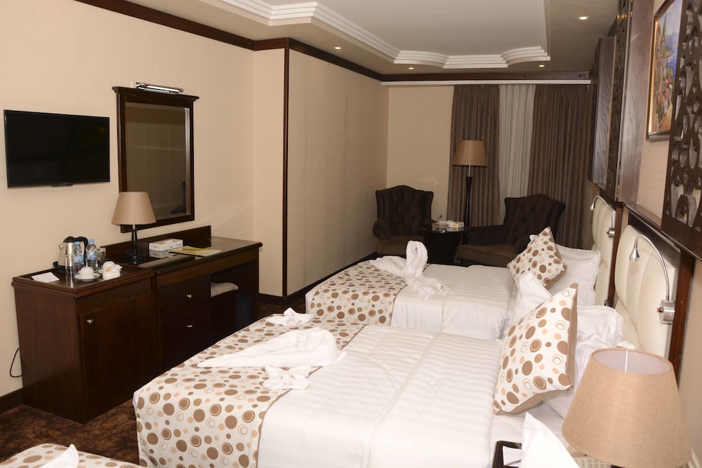 Rojina Hotel 32/33