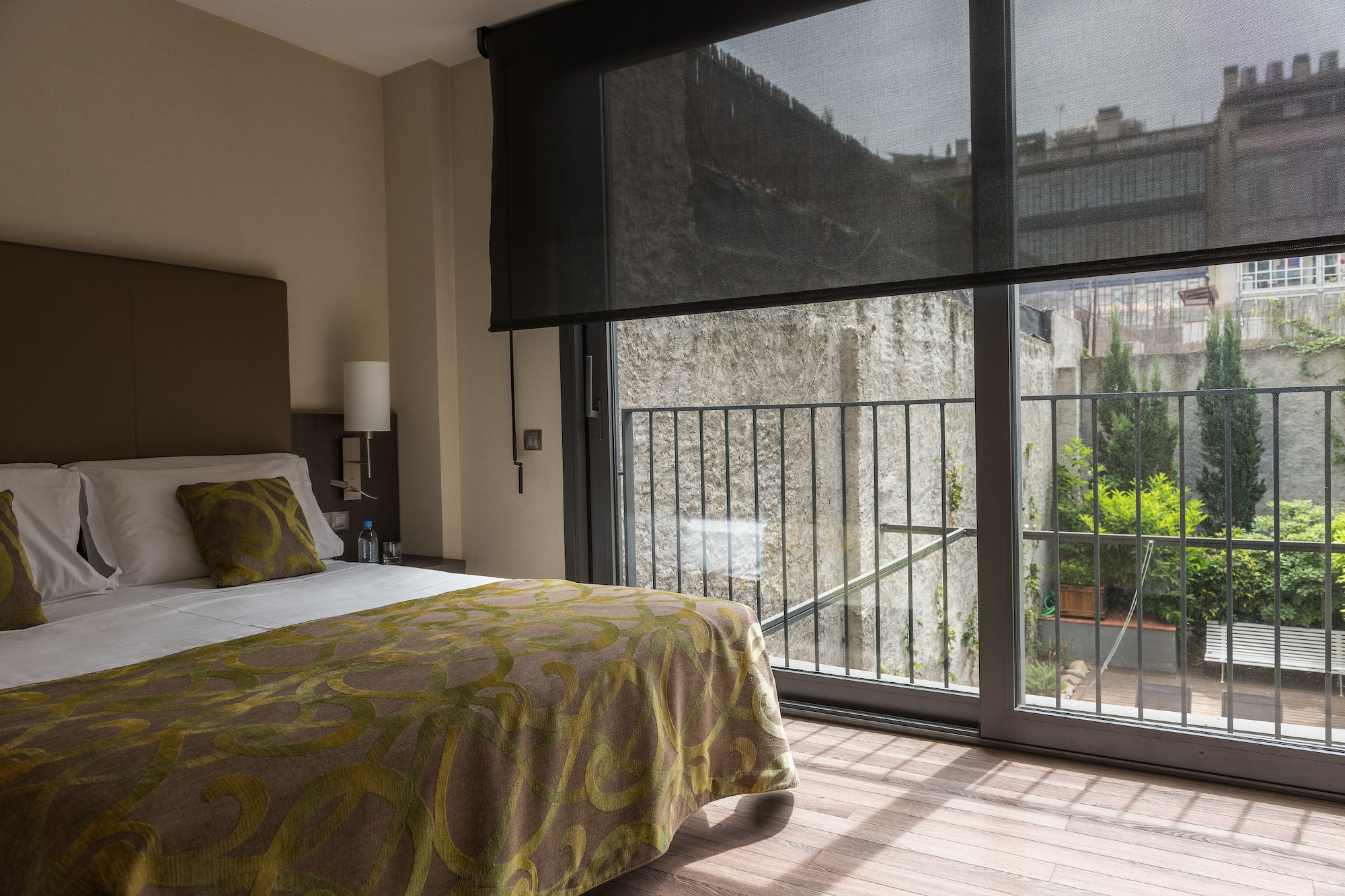 3 BEDROOMS, APARTMENT, TWIN BEDS, 2 QUEEN BEDS, 2 SOFA, TERRACE