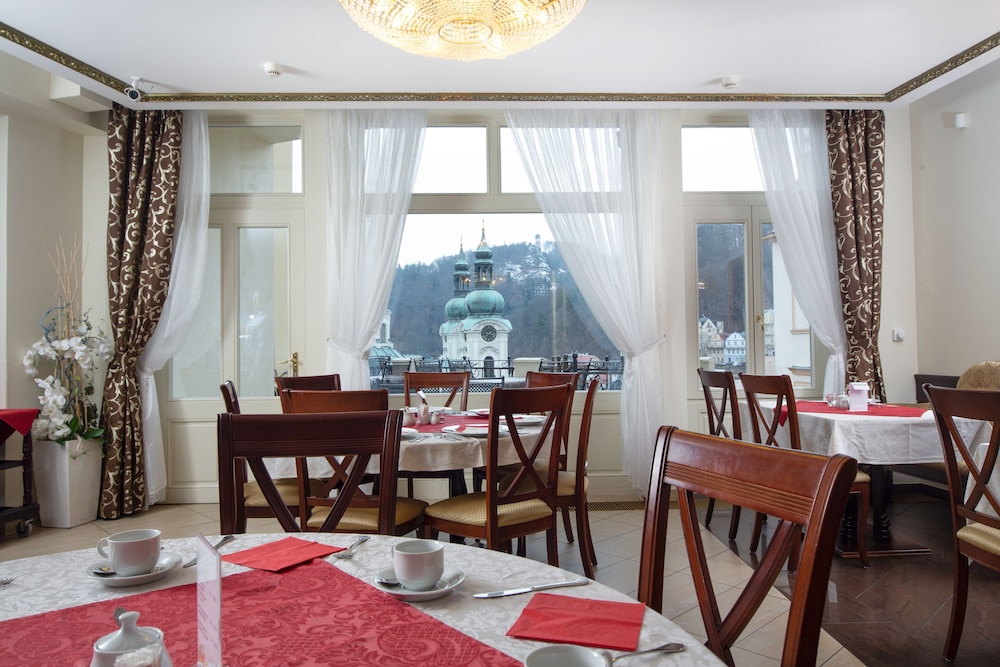 Schlosspark Spa Hotel 42/50