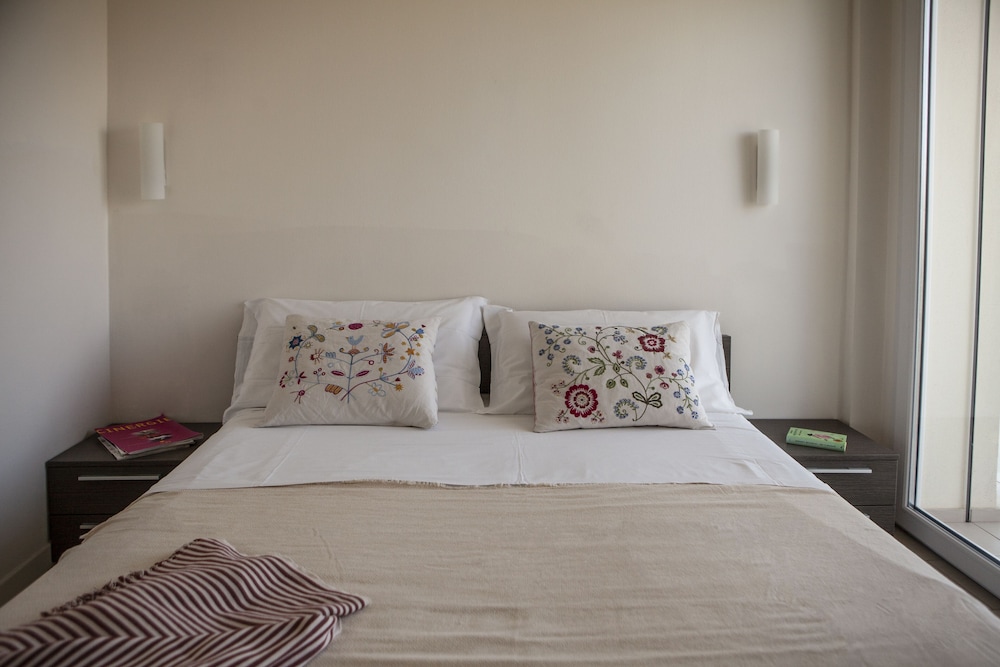 1 BEDROOM, TOWER, APARTMENT, BALCONY