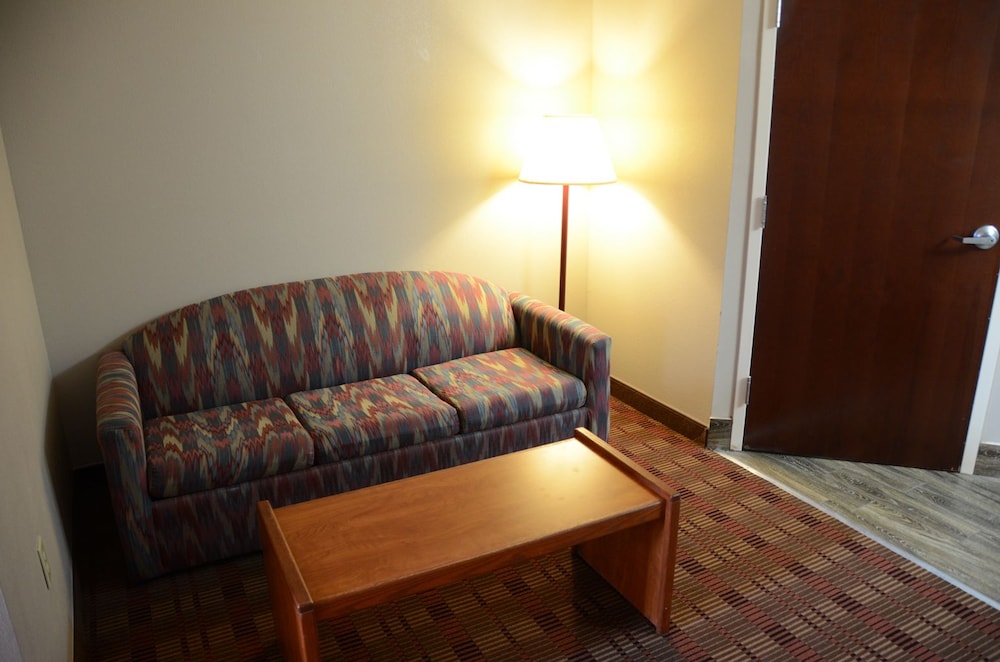 Super 8 by Wyndham Louisville/Expo Center 19/32