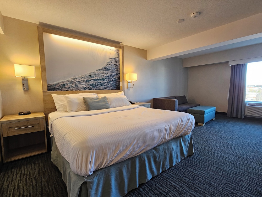 PREMIUM, KING BED, CITY VIEW, SOFA