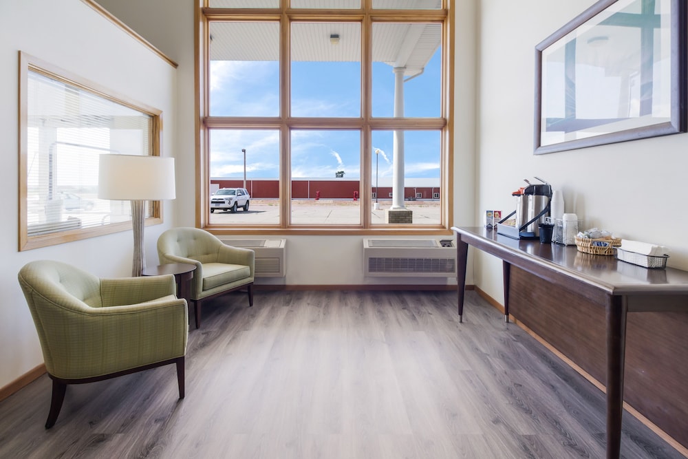Alliance Hotel & Suites, a Howard Johnson by Wyndham 41/58