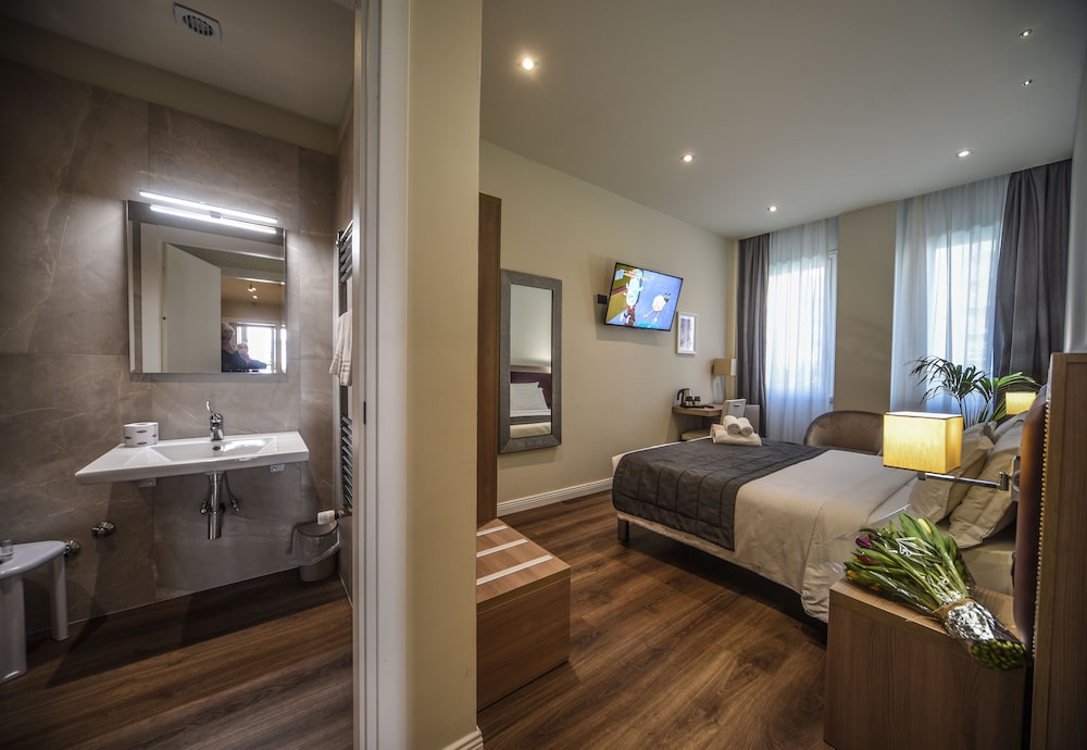 Room, Twin Beds, Hotel Zara Milano 3/4