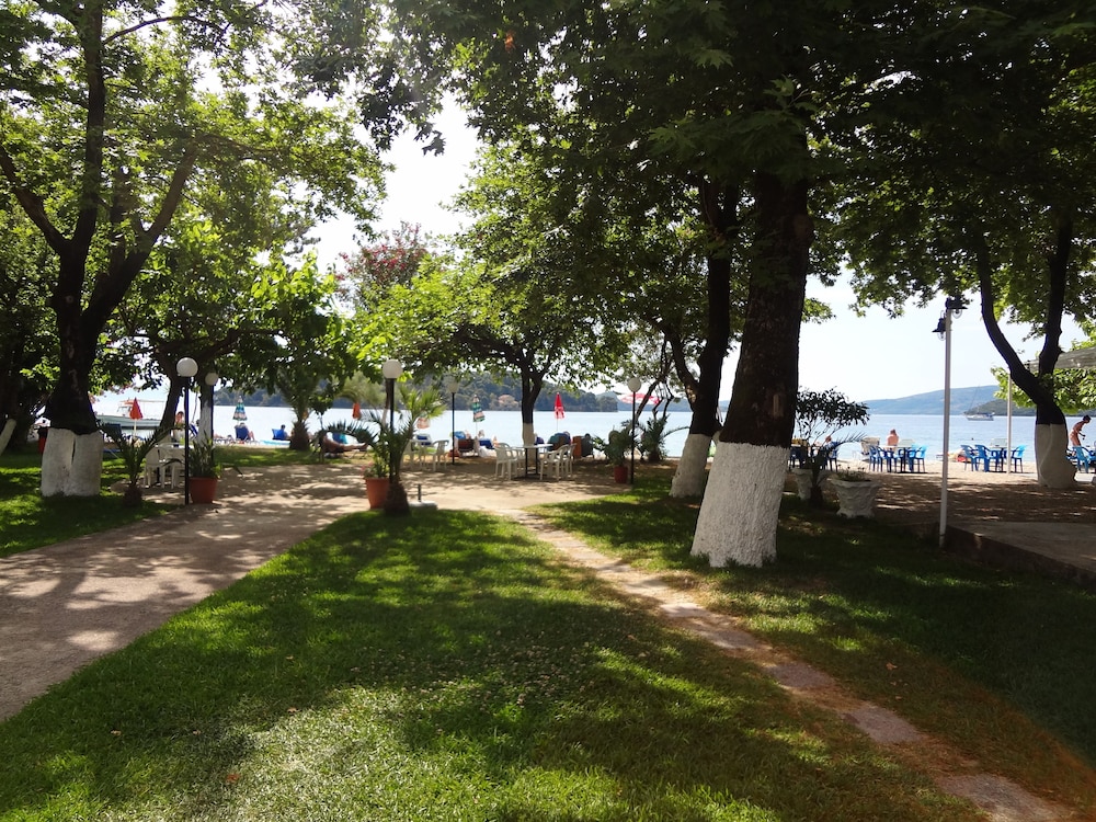 Avra Beach Hotel 38/55