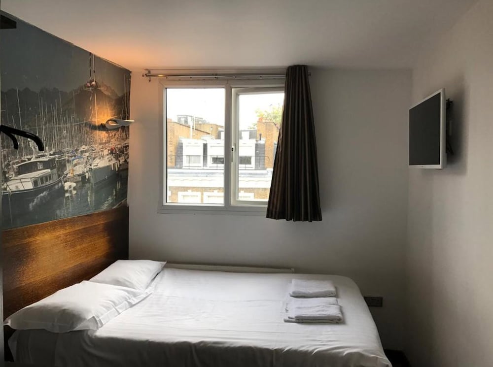 Exhibition Court Hotel 4 48/61