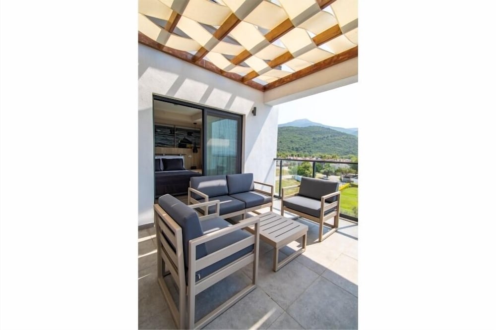MAIA Luxury Beach Hotel & Spa 4/50