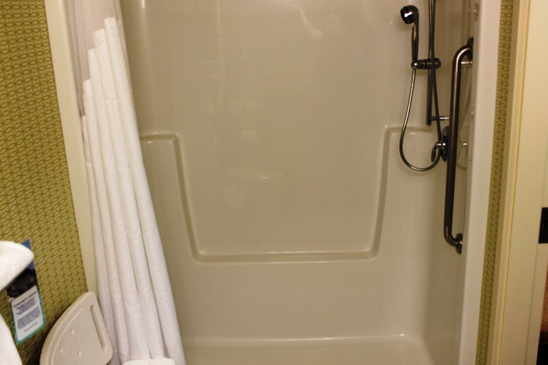 HOLIDAY INN EXPRESS YORKTON EAST 38/39