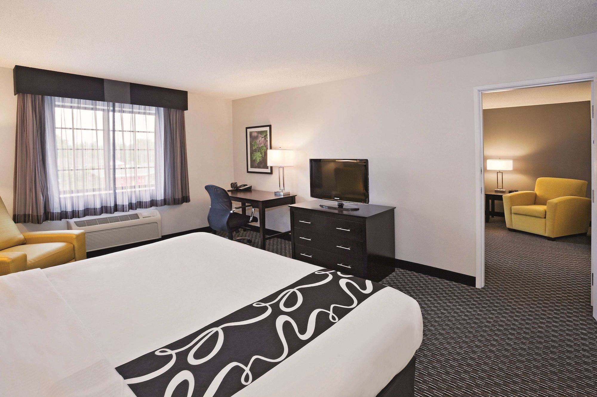 SUITE, KING BED